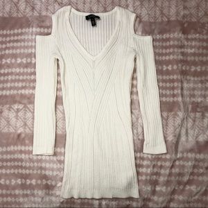 JESSICA SIMPSON- WORN ONCE- CREAM V-NECK SWEATER